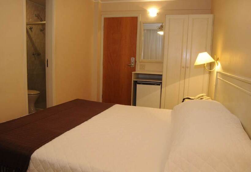 디럭스 룸, Shelton