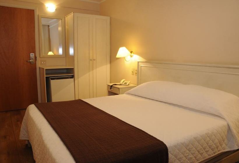 디럭스 룸, Shelton