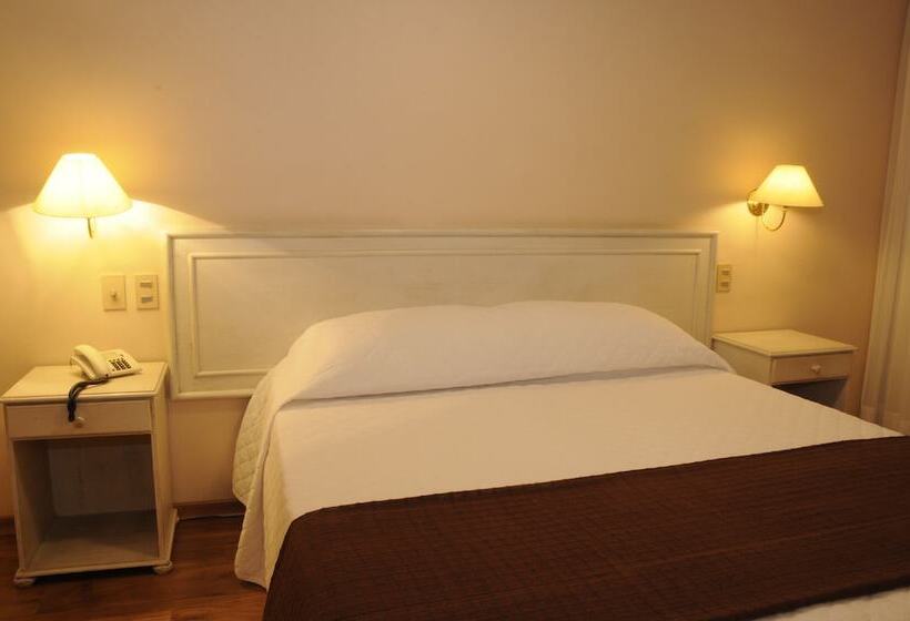 디럭스 룸, Shelton