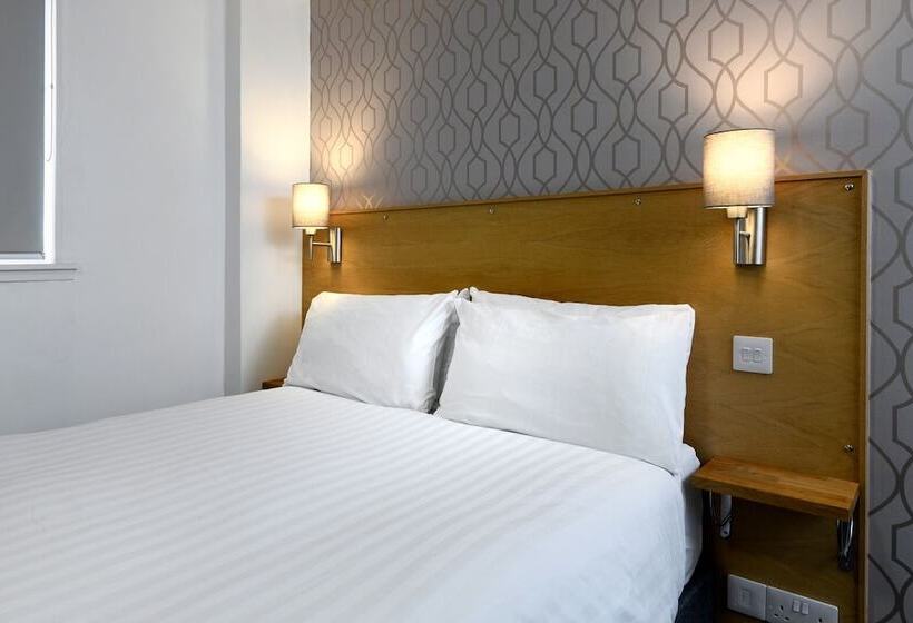 חדר דלוקס, The Corner House