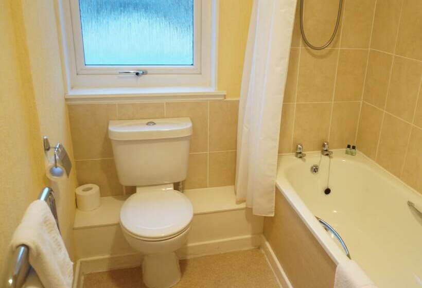 חדר סטנדרט, The Corner House