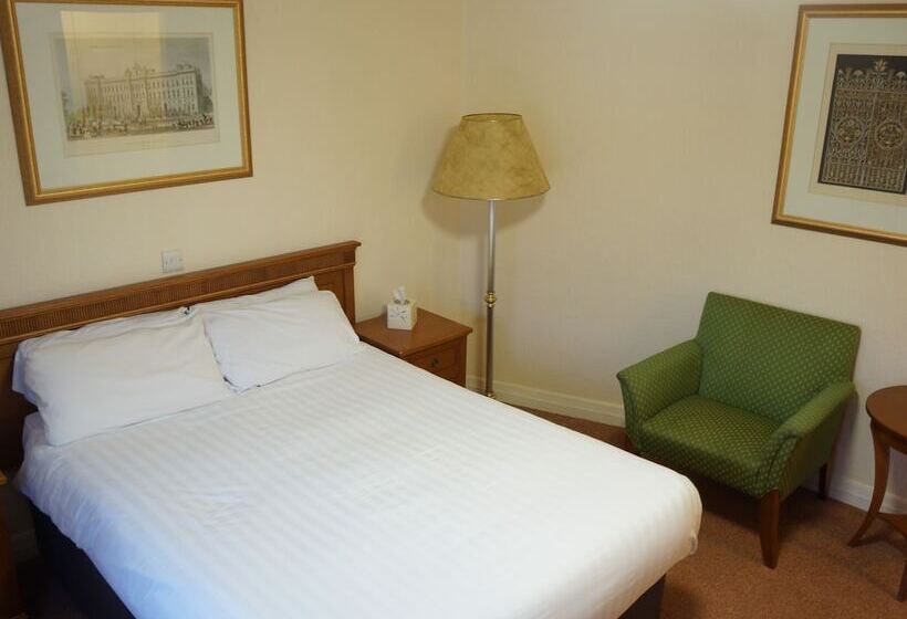 חדר סטנדרט, The Corner House