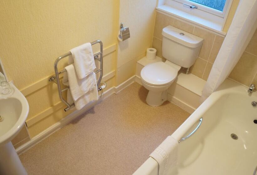 חדר דלוקס, The Corner House