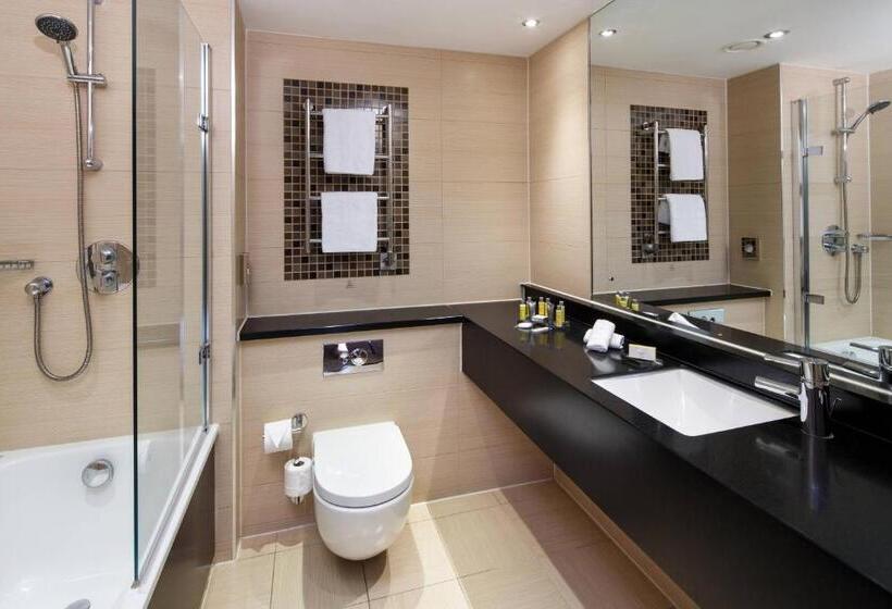 스탠다드 룸 킹사이즈 침대, Delta Hotels By Marriott Cheltenham Chase