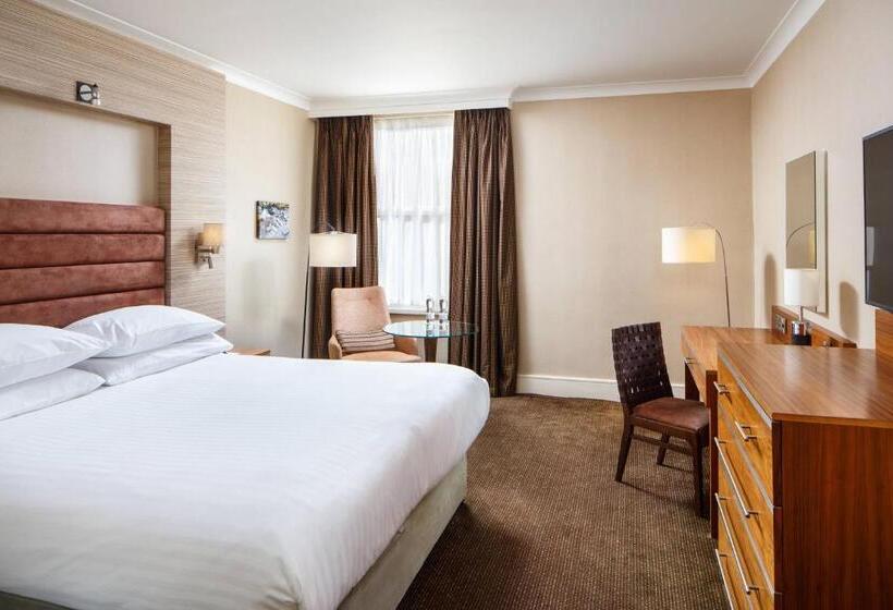 带大床的豪华间, Delta Hotels By Marriott Cheltenham Chase