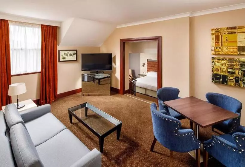 キングサイズベッドのスイートルーム, Delta Hotels By Marriott Cheltenham Chase
