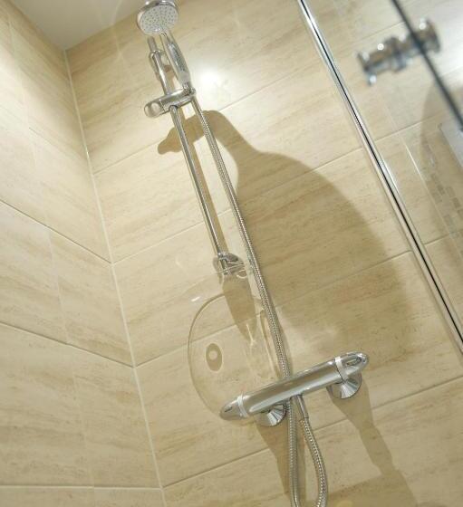 キングサイズベッドのデラックスルーム, The County