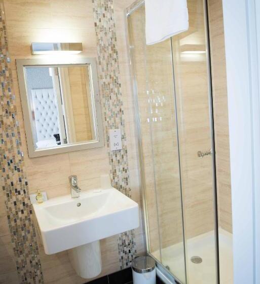 スタンダードルーム, The County