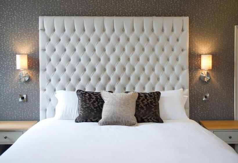 スタンダードトリプルルーム, The County