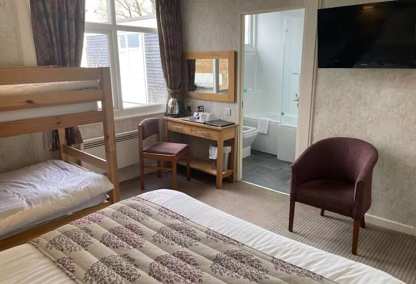 Perhehuone, The Dog & Partridge Country Inn