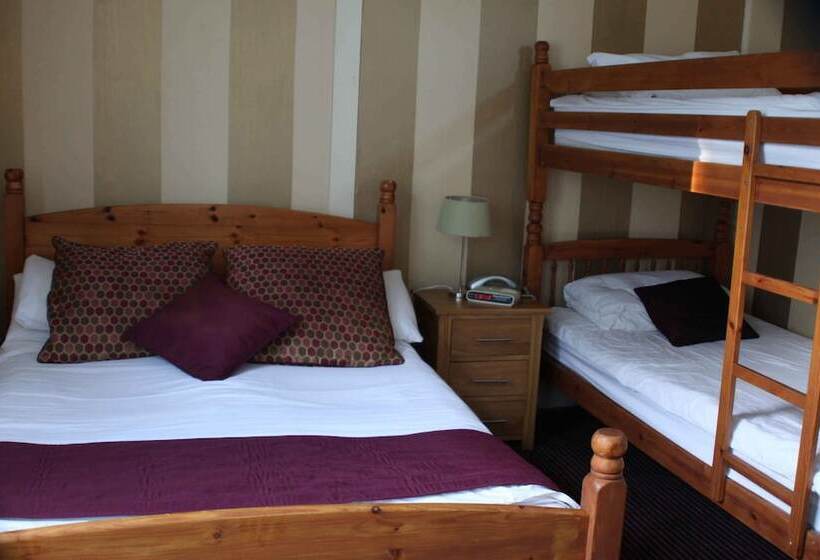 اتاق خانوادگی, The Dog & Partridge Country Inn