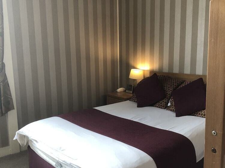 Семейный Номер, The Dog & Partridge Country Inn