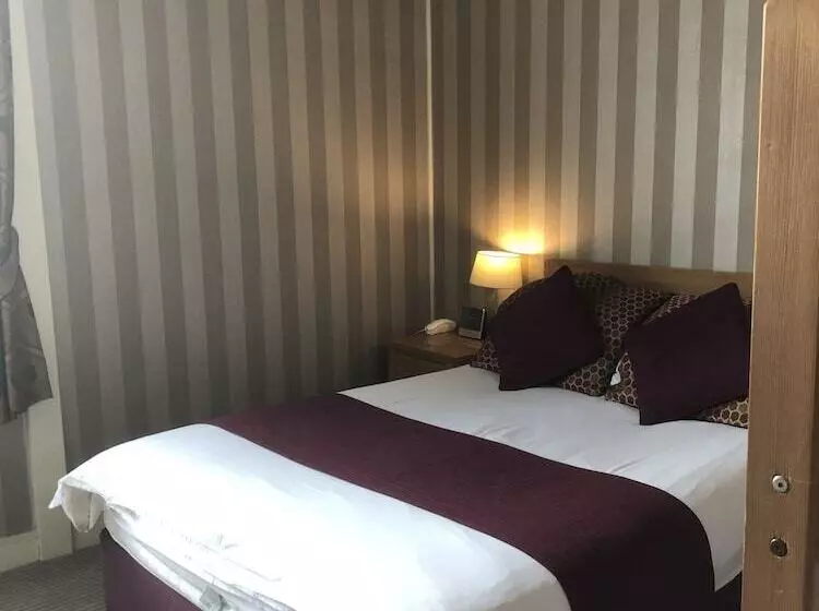 Perhehuone, The Dog & Partridge Country Inn