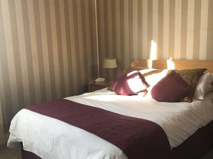 Семейный Номер, The Dog & Partridge Country Inn