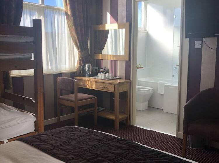 اتاق خانوادگی, The Dog & Partridge Country Inn