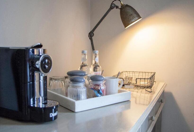 Номер Стандарт, The Grosvenor Arms