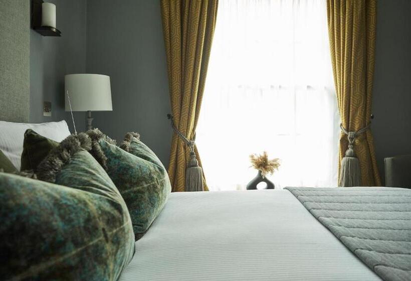 Номер Стандарт, The Grosvenor Arms