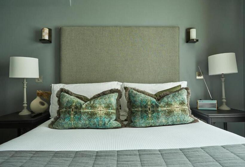 Номер Стандарт, The Grosvenor Arms