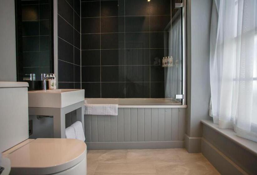 Номер Стандарт, The Grosvenor Arms