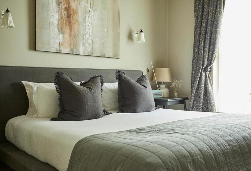 Номер Стандарт, The Grosvenor Arms