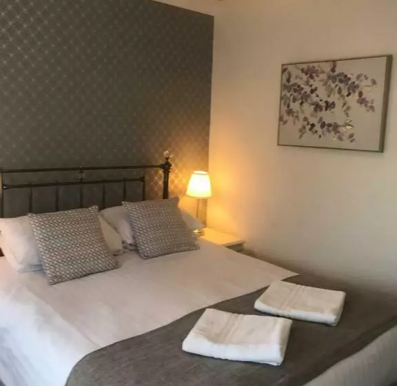 スタンダードルーム, Rooms At The Highcliffe