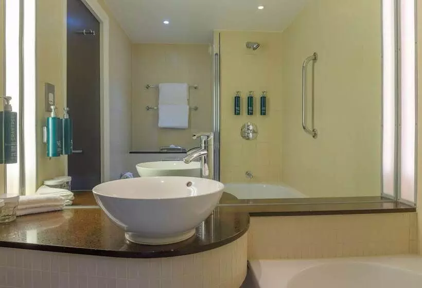 Deluxe Room, Doubletree By Hilton London Heathrow Airport
