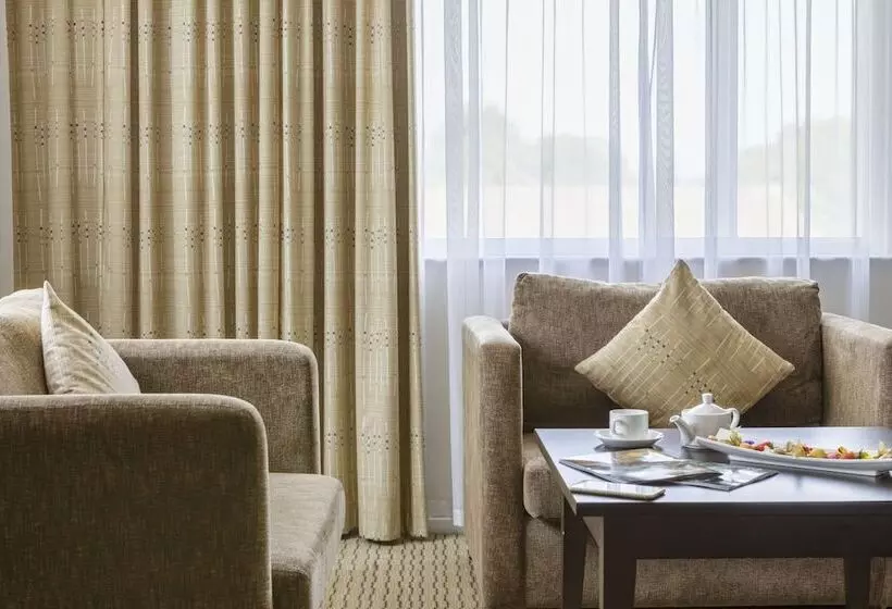 Deluxe Room, Doubletree By Hilton London Heathrow Airport
