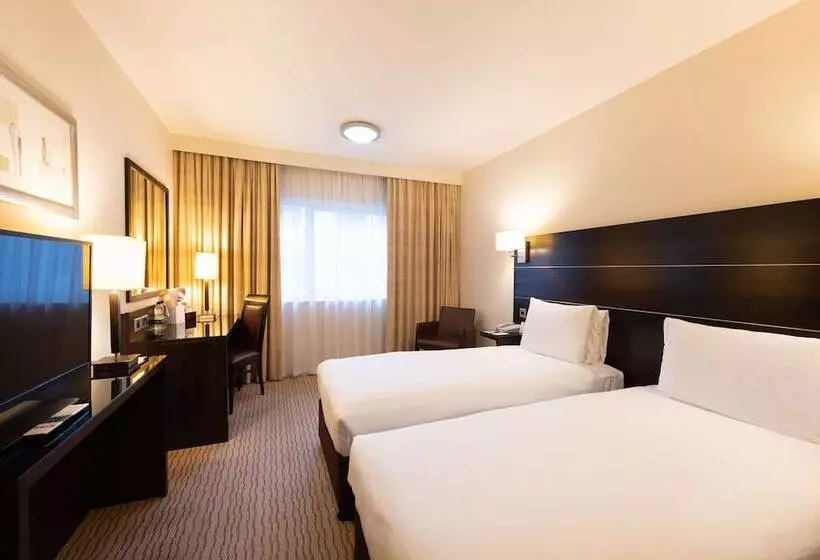 Standard Room Adapted for people with reduced mobility, Doubletree By Hilton London Heathrow Airport