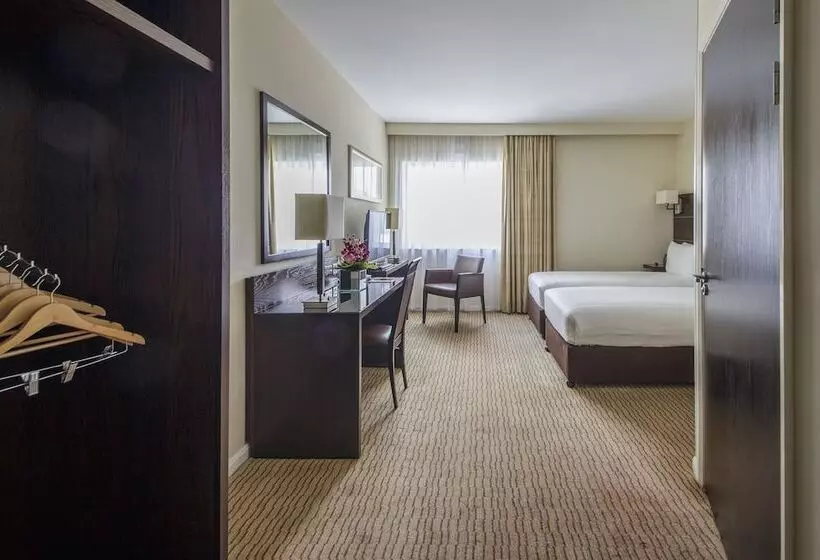 Standard Room Adapted for people with reduced mobility, Doubletree By Hilton London Heathrow Airport