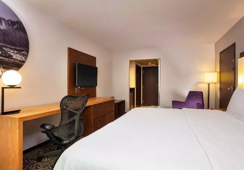 Standard Room, Doubletree By Hilton London Heathrow Airport
