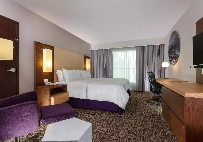 Standard Room, Doubletree By Hilton London Heathrow Airport