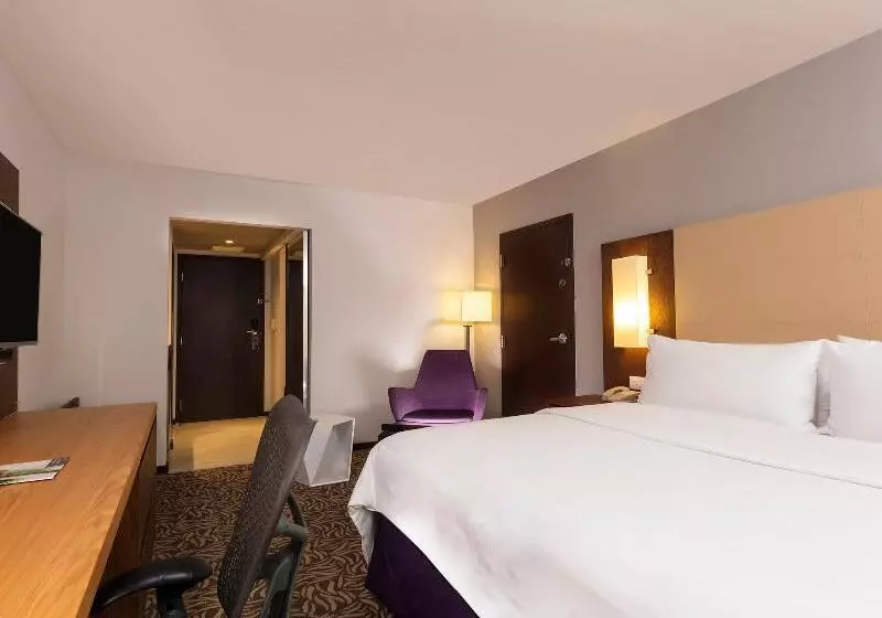 Standard Room, Doubletree By Hilton London Heathrow Airport