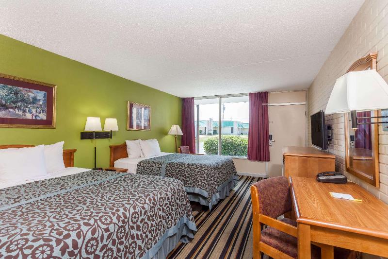 带大床的标准间, Doubletree By Hilton London Heathrow Airport