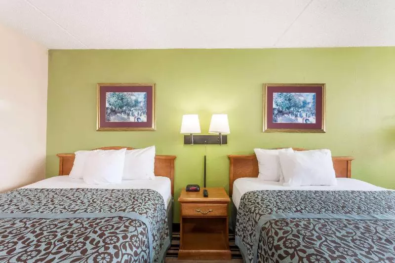 Standard Room King Size Bed, Doubletree By Hilton London Heathrow Airport