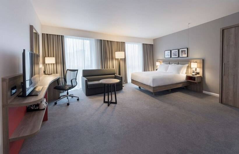 适合残疾人士使用的带双人床的标准间, Hilton Garden Inn Manchester Emirates Old Trafford