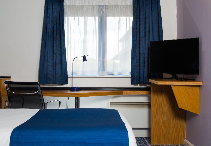 Номер Стандарт Адаптированный для Инвалидов, Holiday Inn Express Stafford, An Ihg