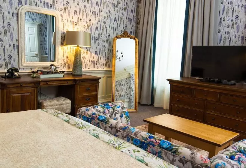 اتاق سوپریور, Judge S Lodging