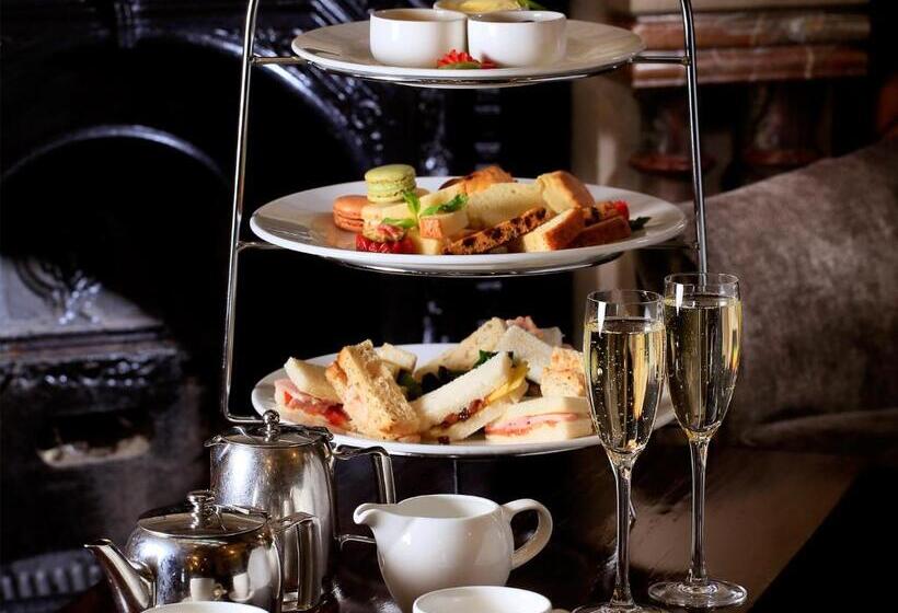 클래식 룸, Macdonald Kilhey Court