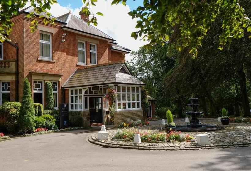 클래식 룸, Macdonald Kilhey Court