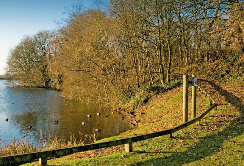 클래식 룸, Macdonald Kilhey Court