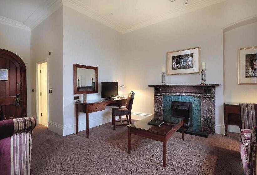 스위트, Macdonald Kilhey Court