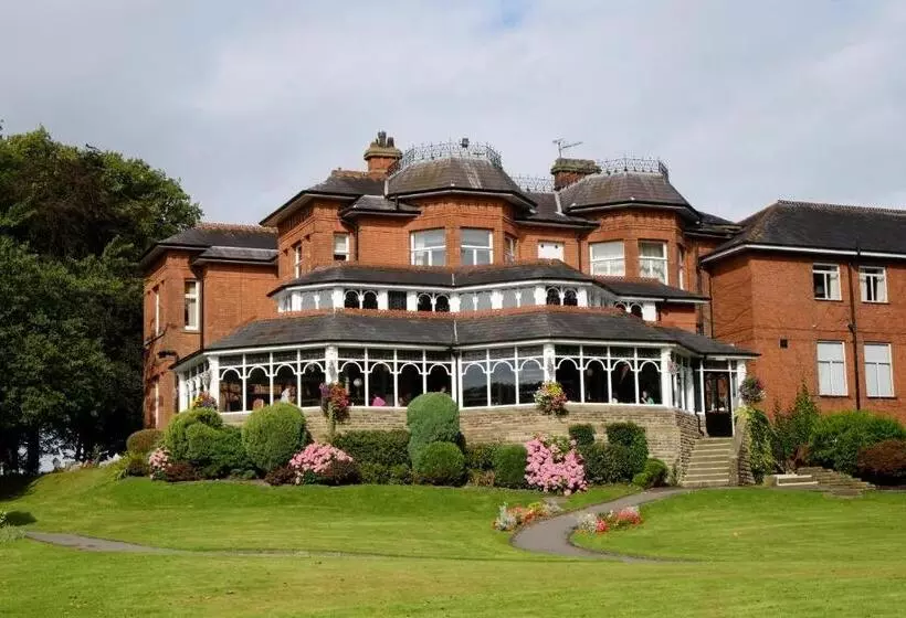 ファミリールーム, Macdonald Kilhey Court