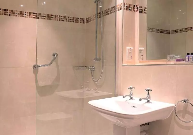 デラックスルーム, Macdonald Kilhey Court