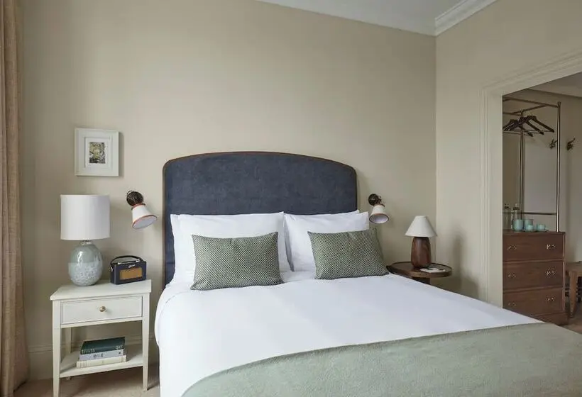 Classic Room, Miiro Templeton Garden