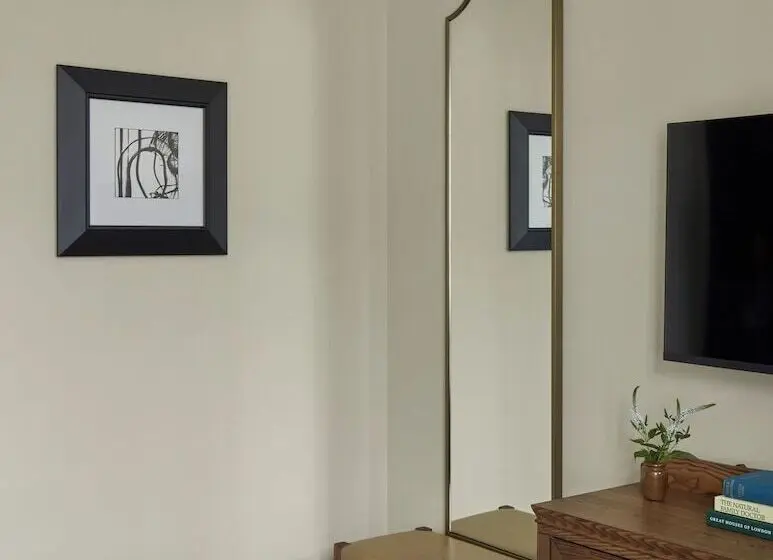 Classic Room, Miiro Templeton Garden