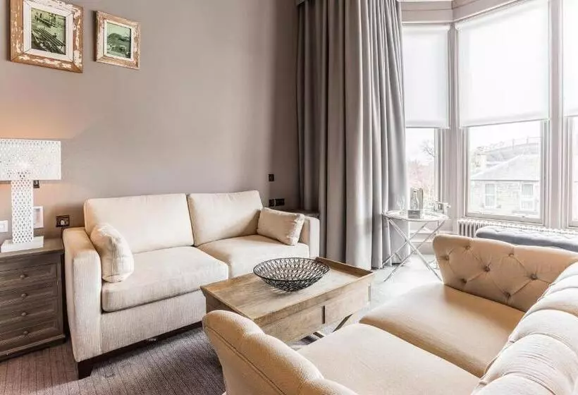 Junior Suite, Murrayfield