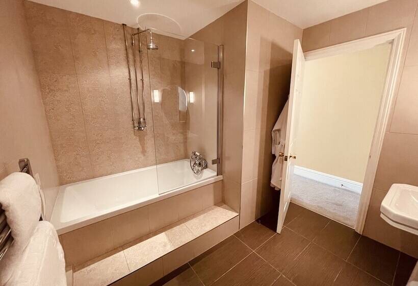 Номер Стандарт, Nuthurst Grange Country House