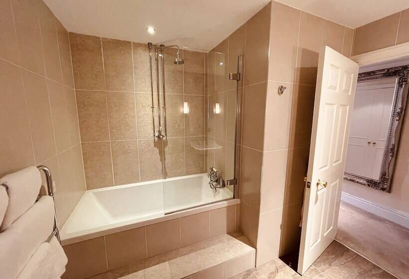 Семейный Номер, Nuthurst Grange Country House