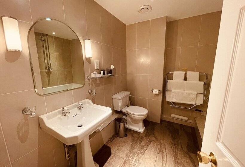 패밀리 룸, Nuthurst Grange Country House