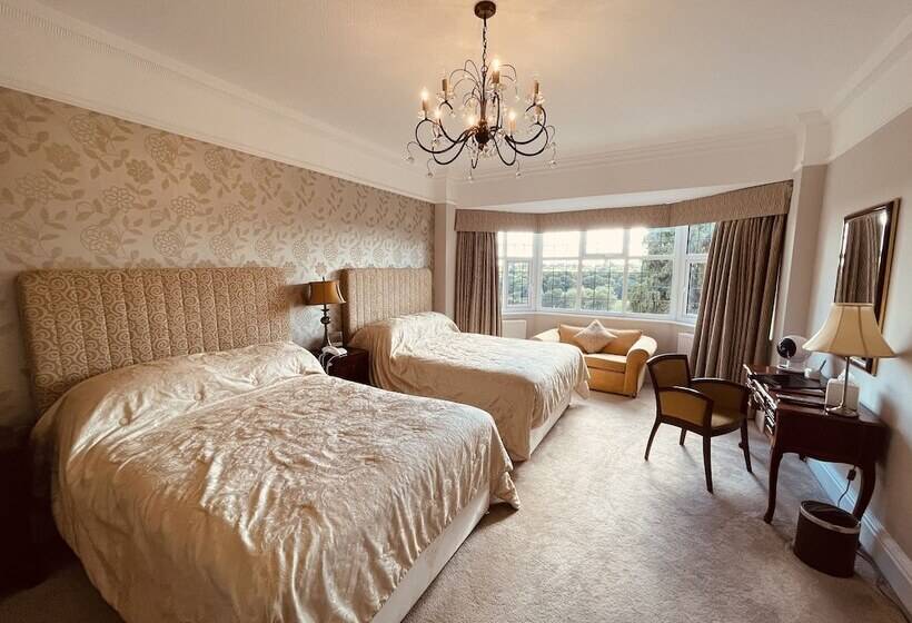 패밀리 룸, Nuthurst Grange Country House